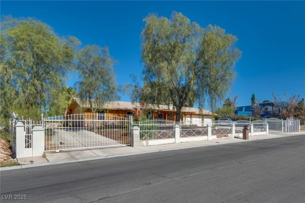 7950 Red Barn, Las Vegas, NV 89123