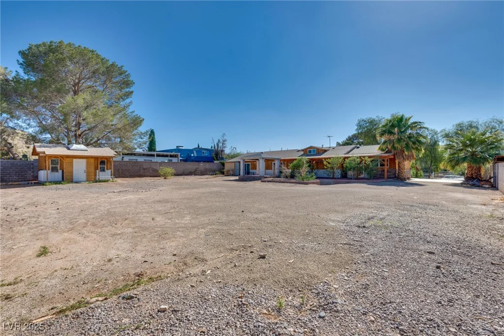 7950 Red Barn, Las Vegas, NV 89123