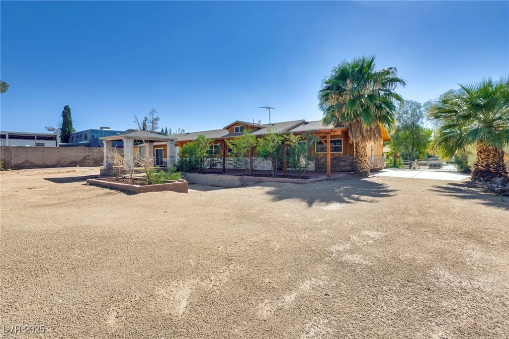 7950 Red Barn, Las Vegas, NV 89123