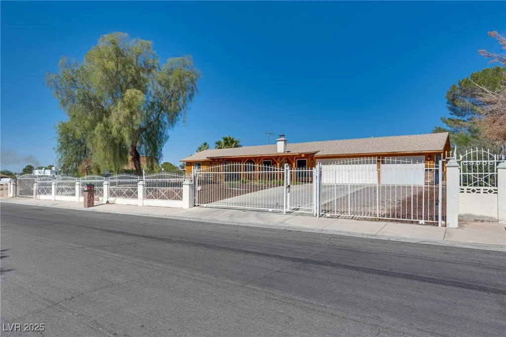 7950 Red Barn, Las Vegas, NV 89123