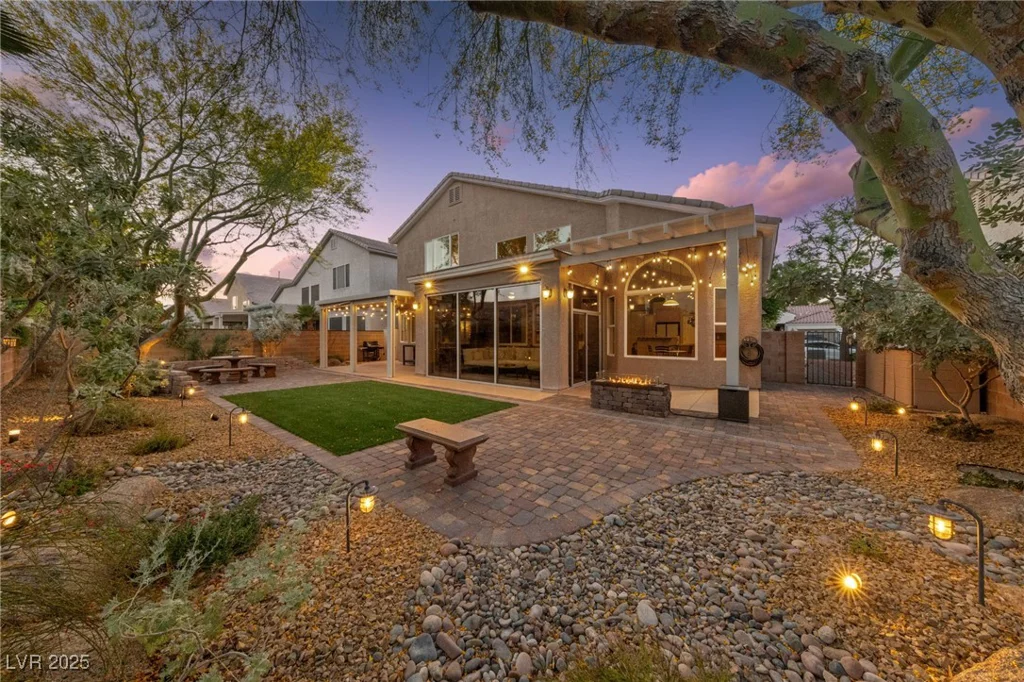 5823 Falling Stream, Las Vegas, NV 89131