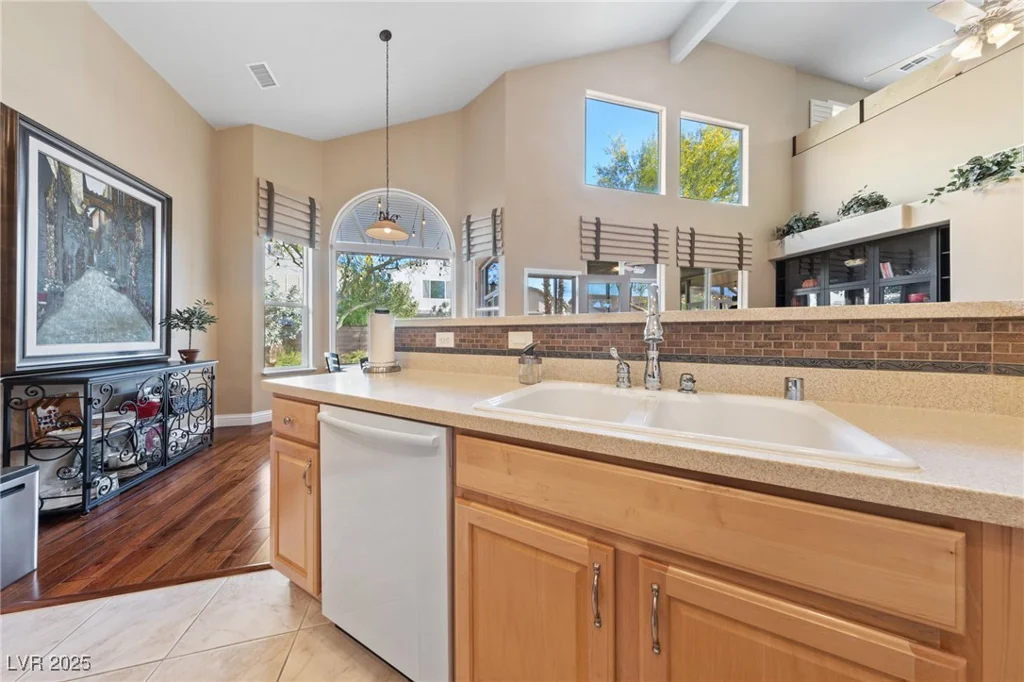 5823 Falling Stream, Las Vegas, NV 89131