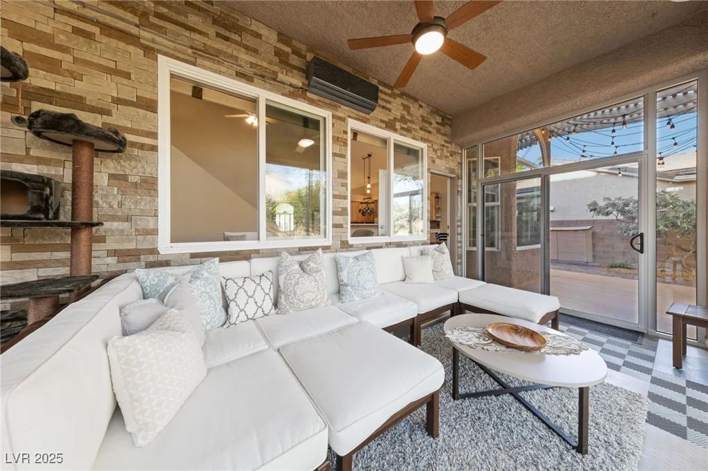 5823 Falling Stream, Las Vegas, NV 89131