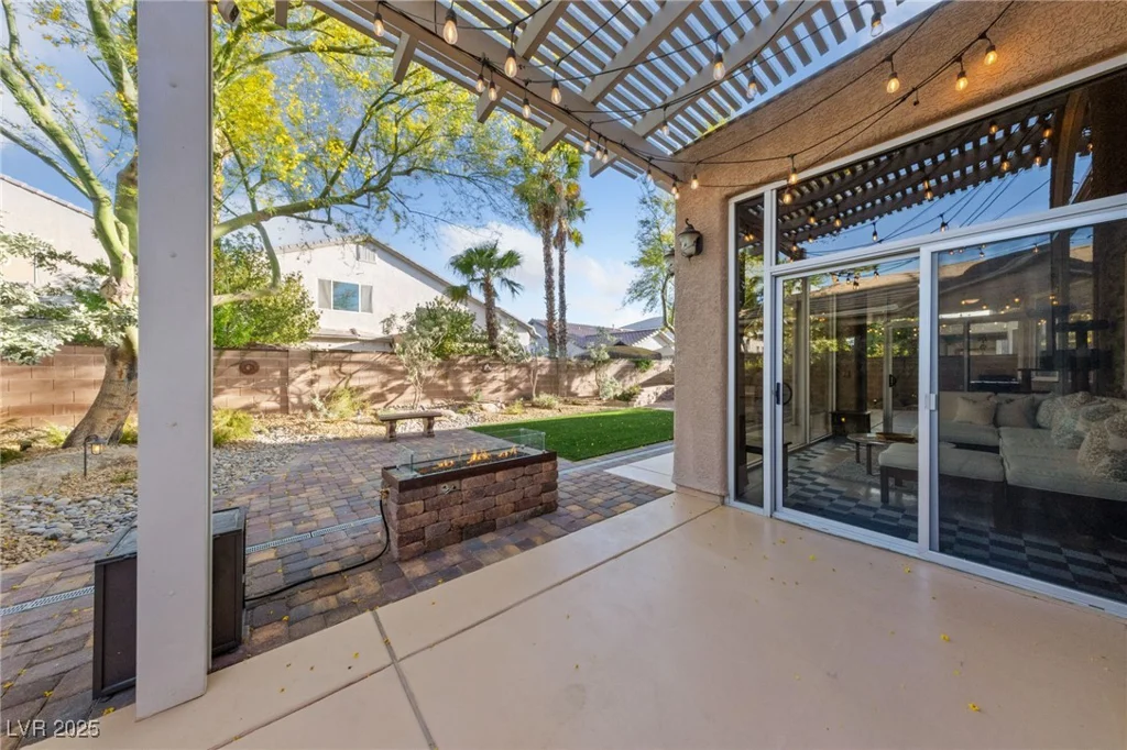 5823 Falling Stream, Las Vegas, NV 89131