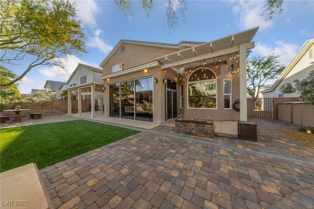 5823 Falling Stream, Las Vegas, NV 89131