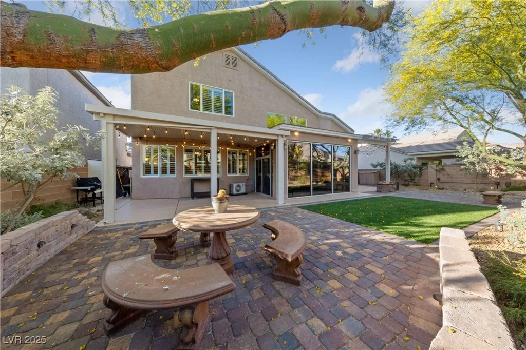 5823 Falling Stream, Las Vegas, NV 89131
