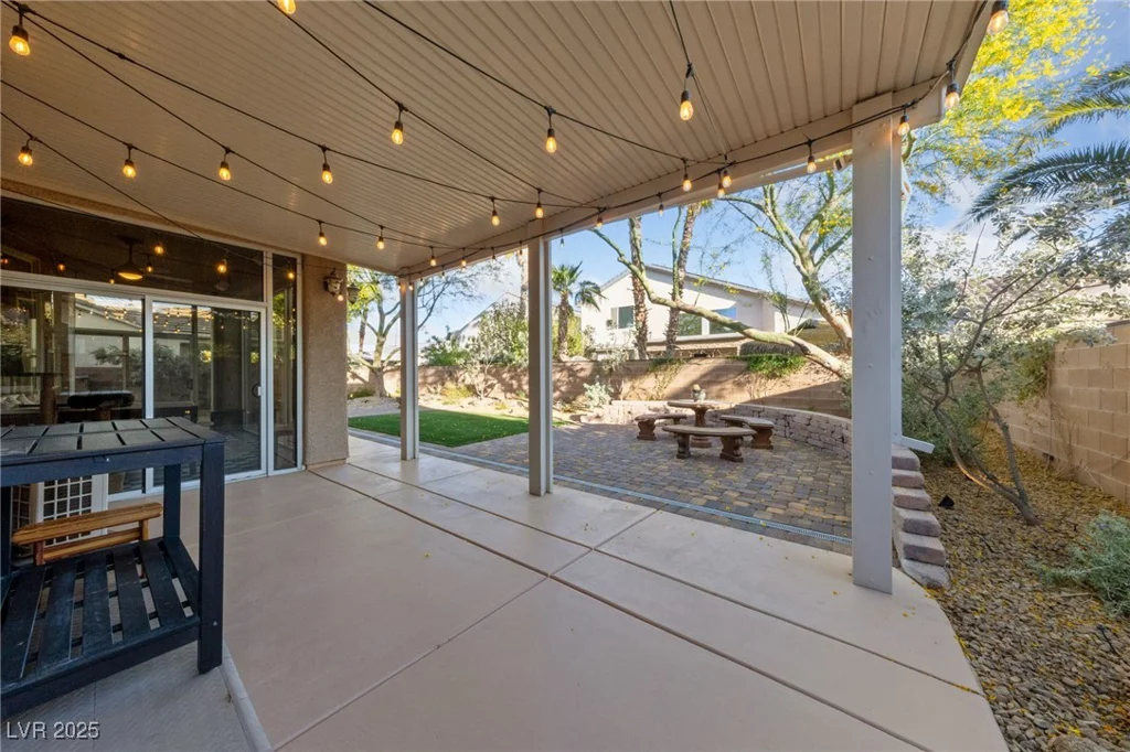 5823 Falling Stream, Las Vegas, NV 89131