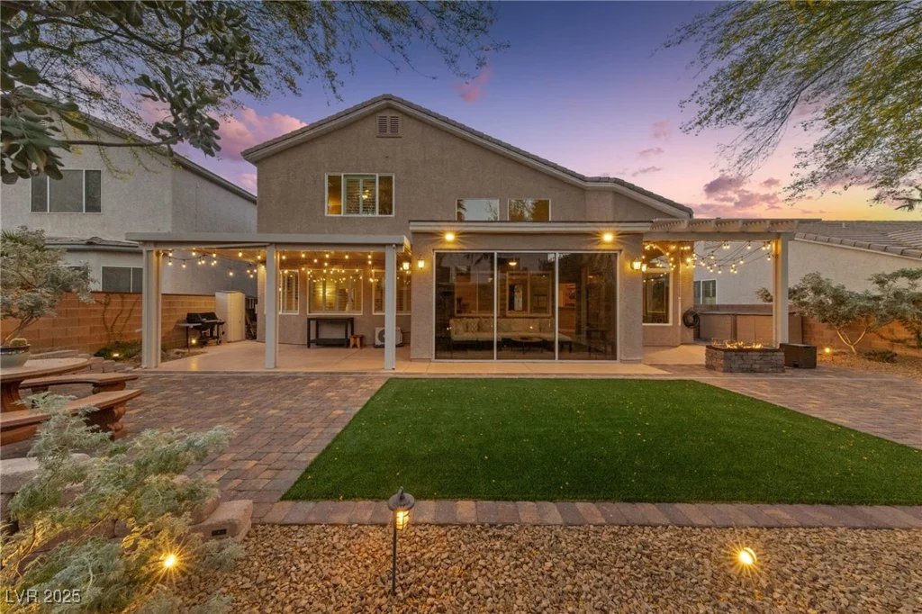 5823 Falling Stream, Las Vegas, NV 89131