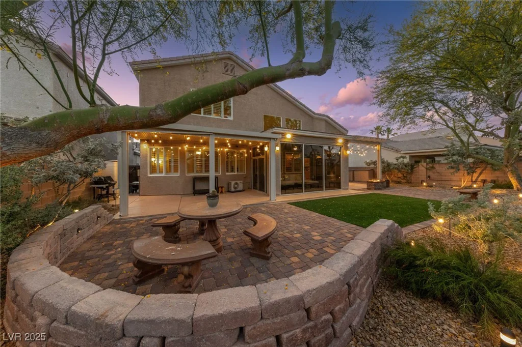 5823 Falling Stream, Las Vegas, NV 89131
