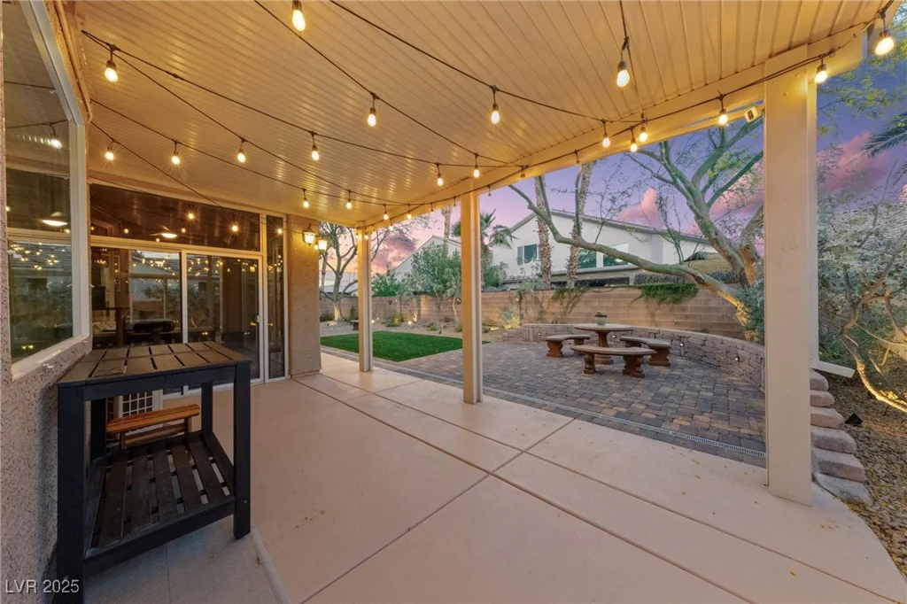 5823 Falling Stream, Las Vegas, NV 89131
