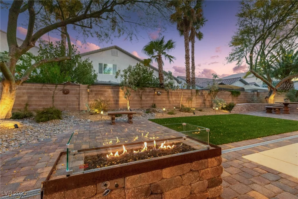 5823 Falling Stream, Las Vegas, NV 89131