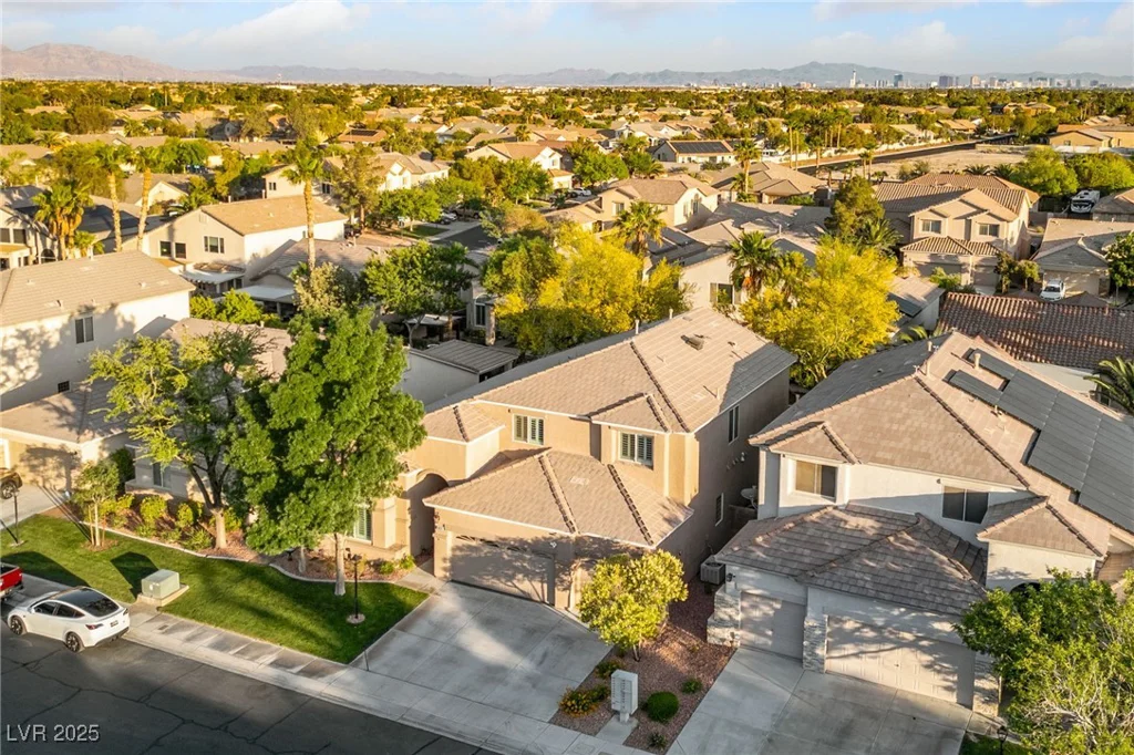 5823 Falling Stream, Las Vegas, NV 89131