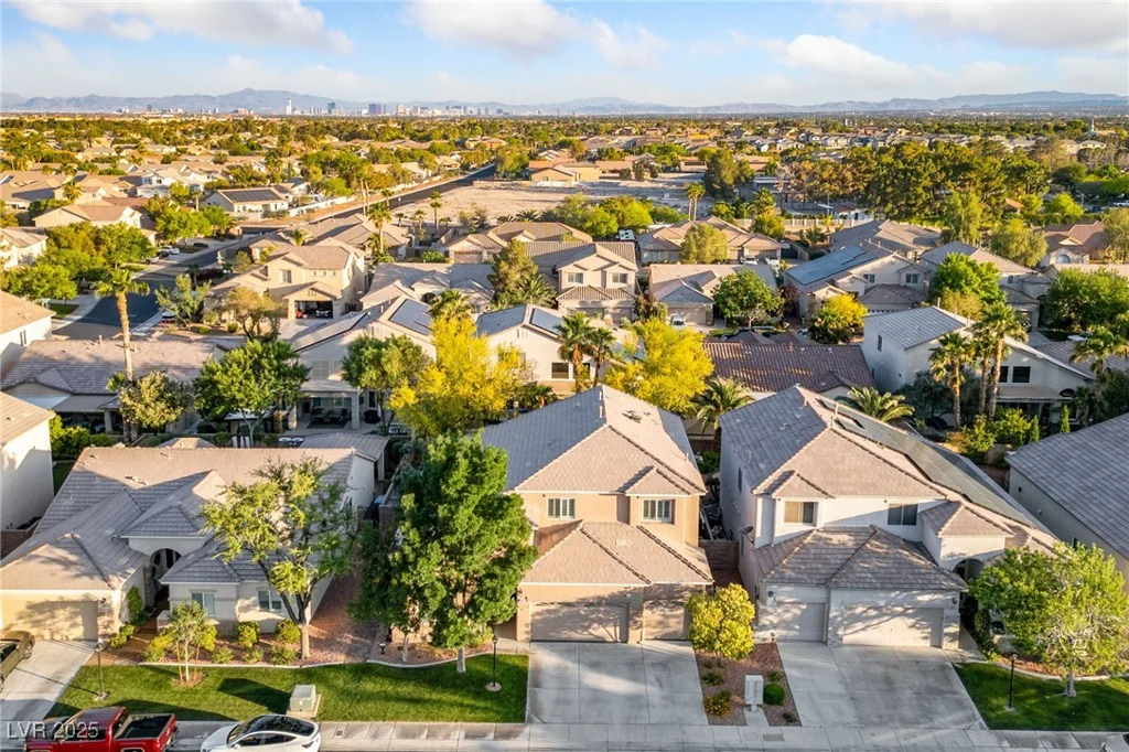 5823 Falling Stream, Las Vegas, NV 89131