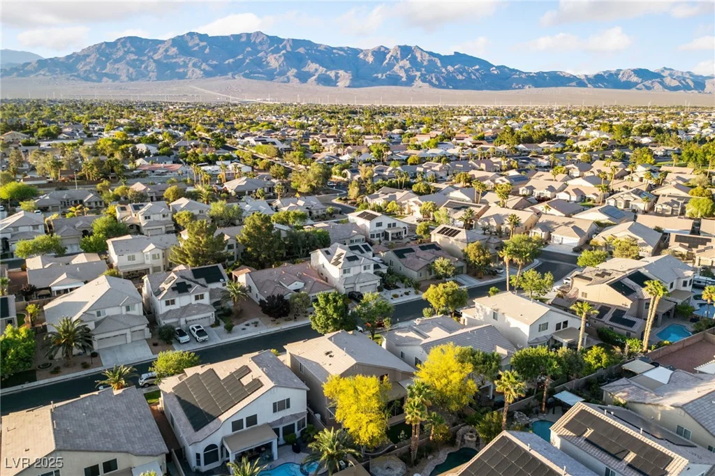 5823 Falling Stream, Las Vegas, NV 89131