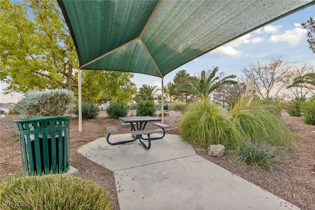 5823 Falling Stream, Las Vegas, NV 89131