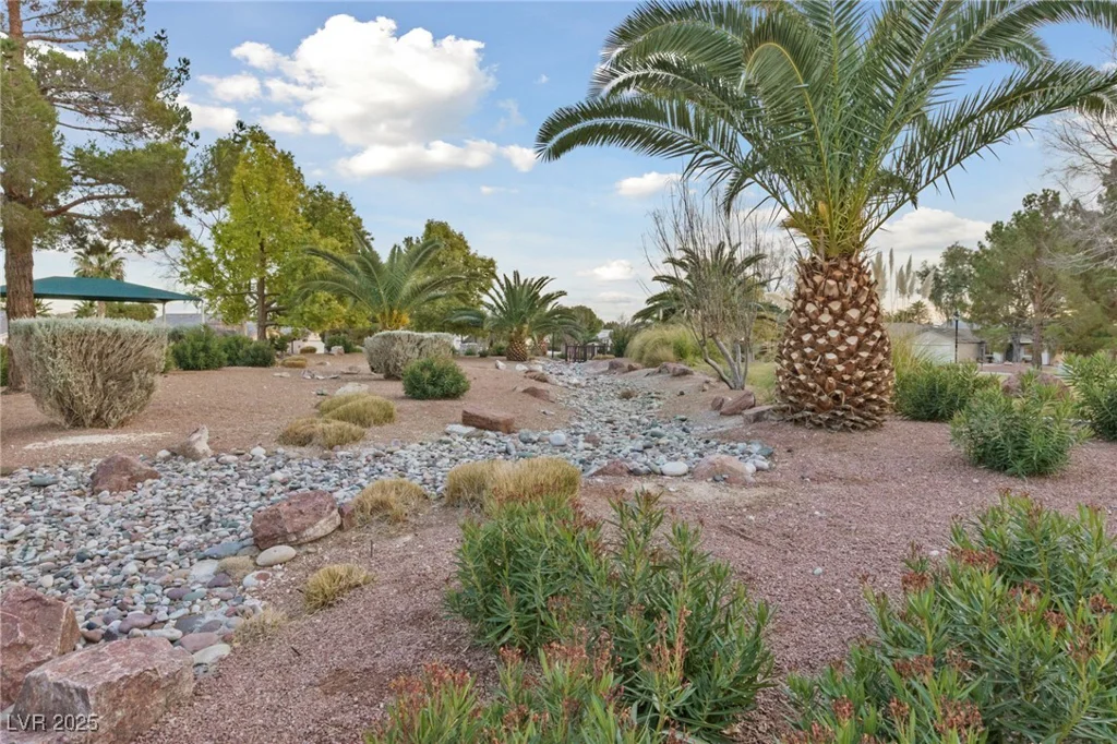 5823 Falling Stream, Las Vegas, NV 89131