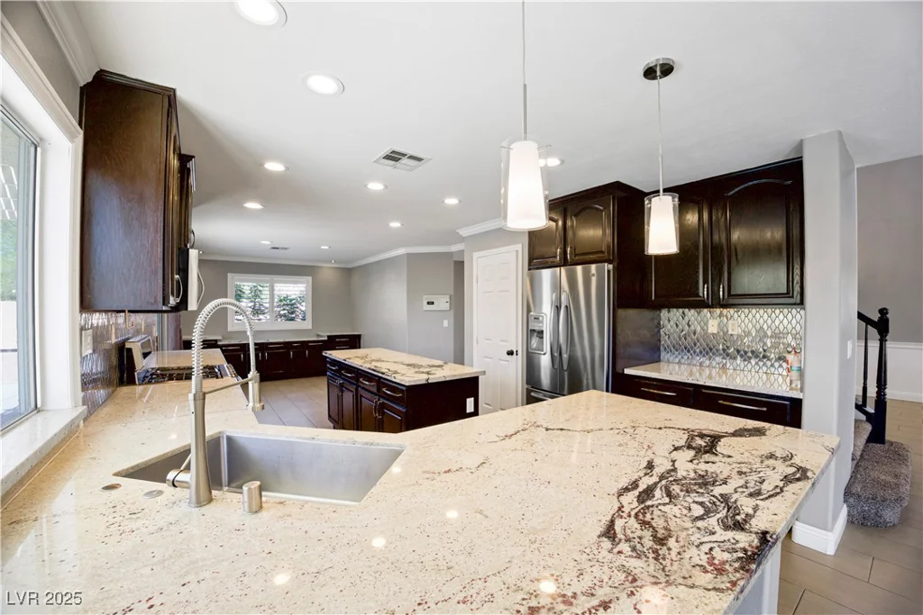 1921 Moonlight Bluff, North Las Vegas, NV 89084