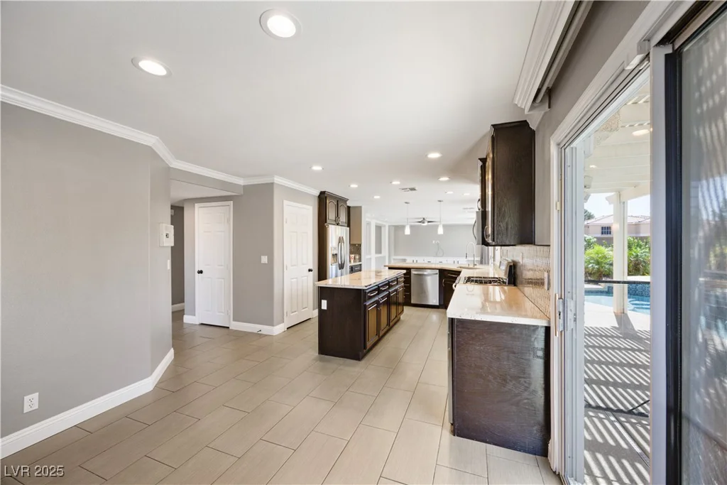 1921 Moonlight Bluff, North Las Vegas, NV 89084