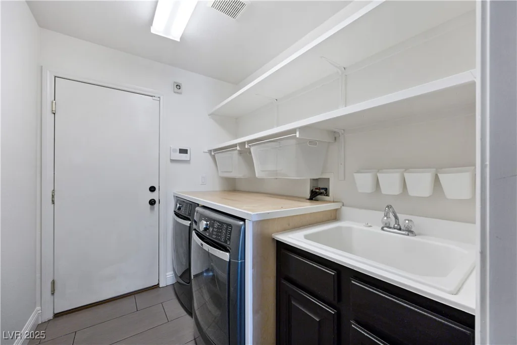 1921 Moonlight Bluff, North Las Vegas, NV 89084