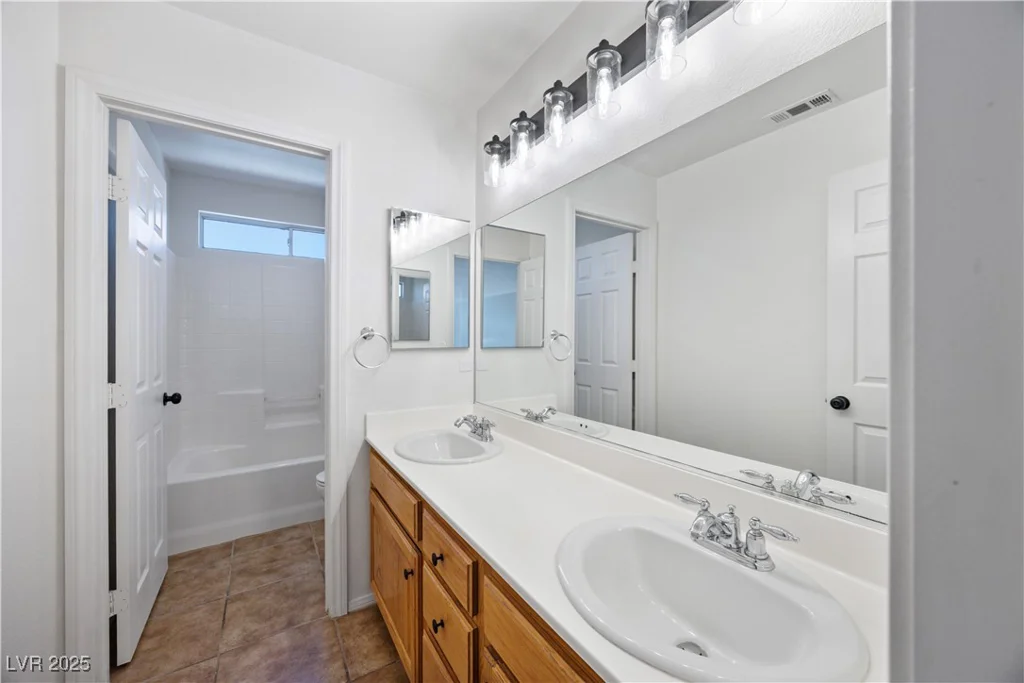 1921 Moonlight Bluff, North Las Vegas, NV 89084