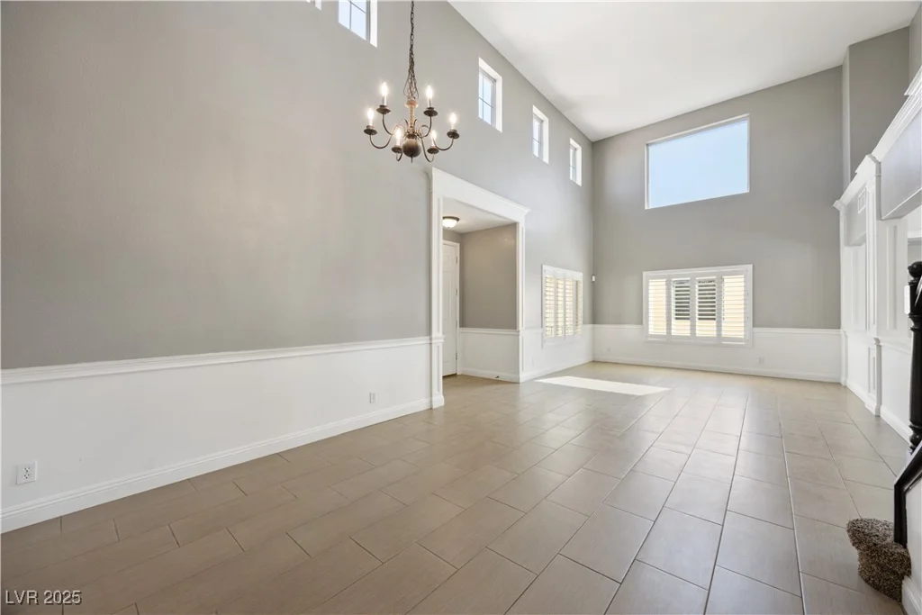 1921 Moonlight Bluff, North Las Vegas, NV 89084