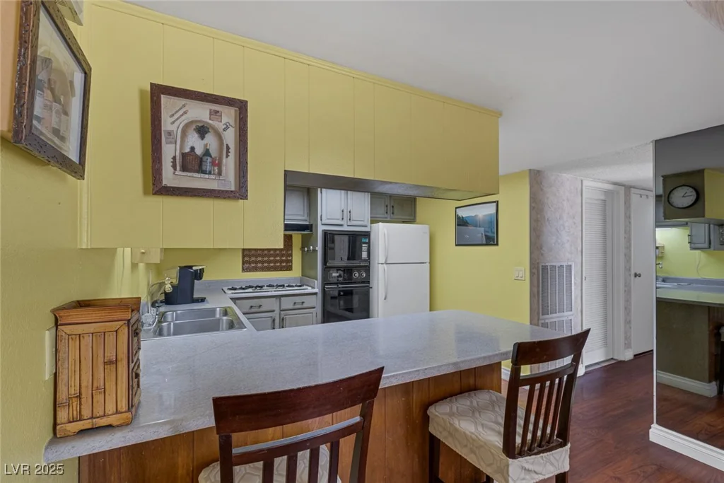 3815 Atlantis, Las Vegas, NV 89121