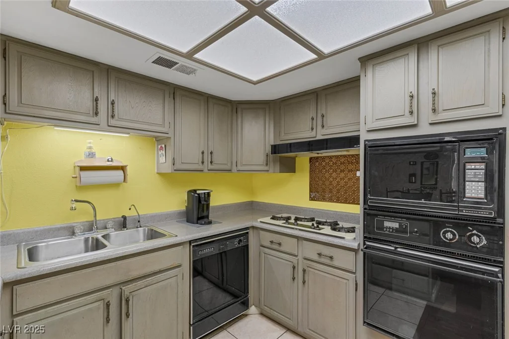 3815 Atlantis, Las Vegas, NV 89121