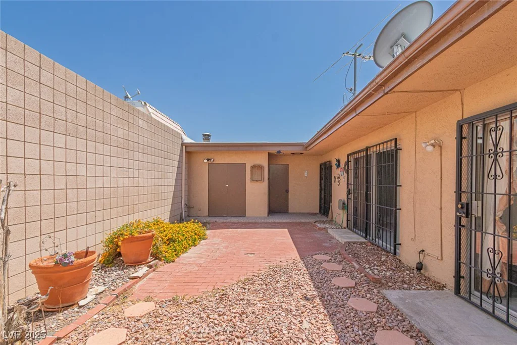 3815 Atlantis, Las Vegas, NV 89121