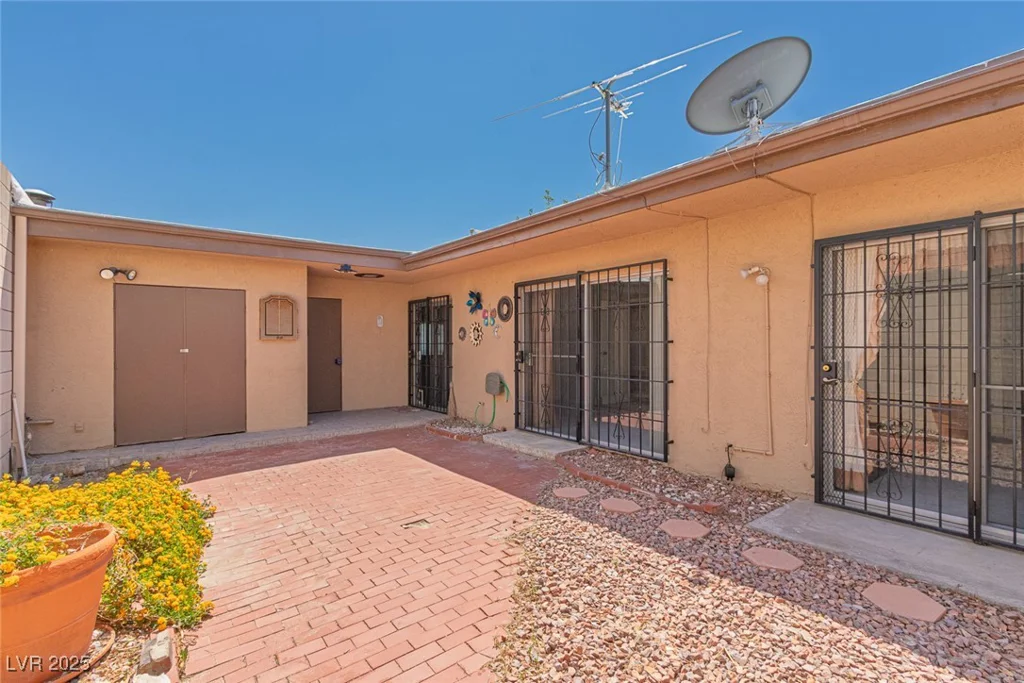 3815 Atlantis, Las Vegas, NV 89121