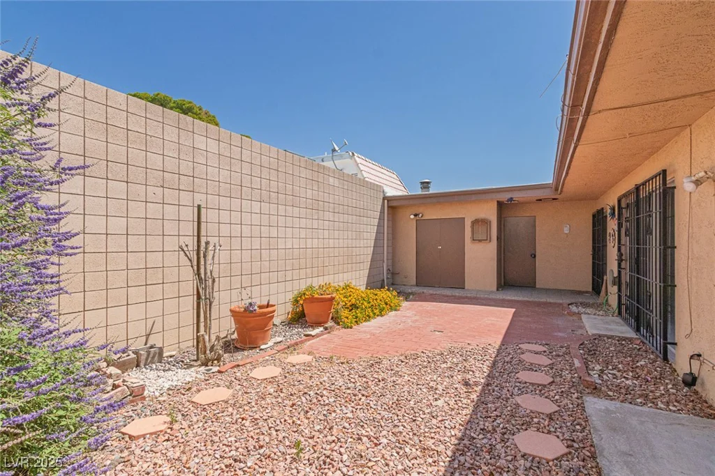 3815 Atlantis, Las Vegas, NV 89121