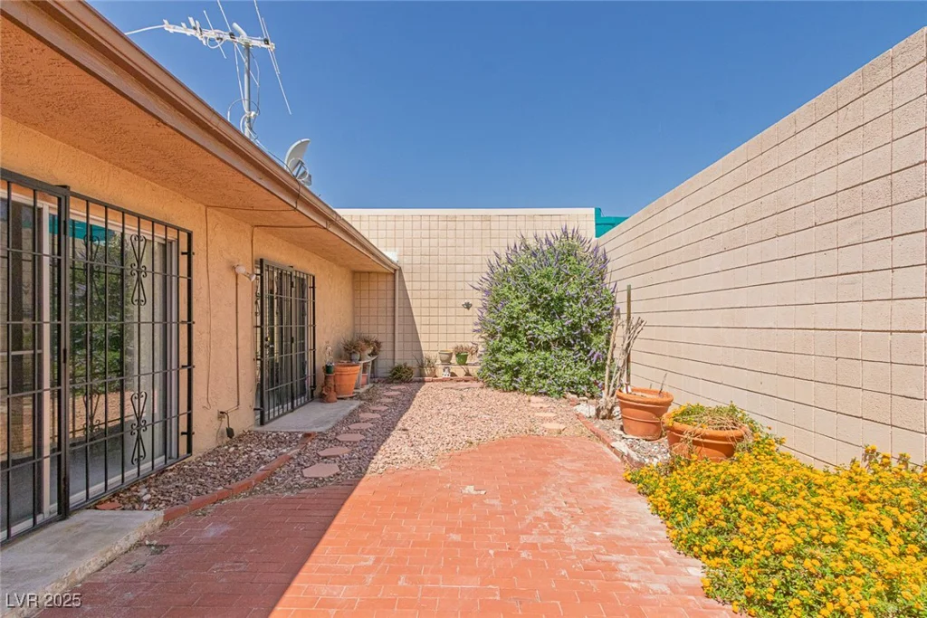 3815 Atlantis, Las Vegas, NV 89121