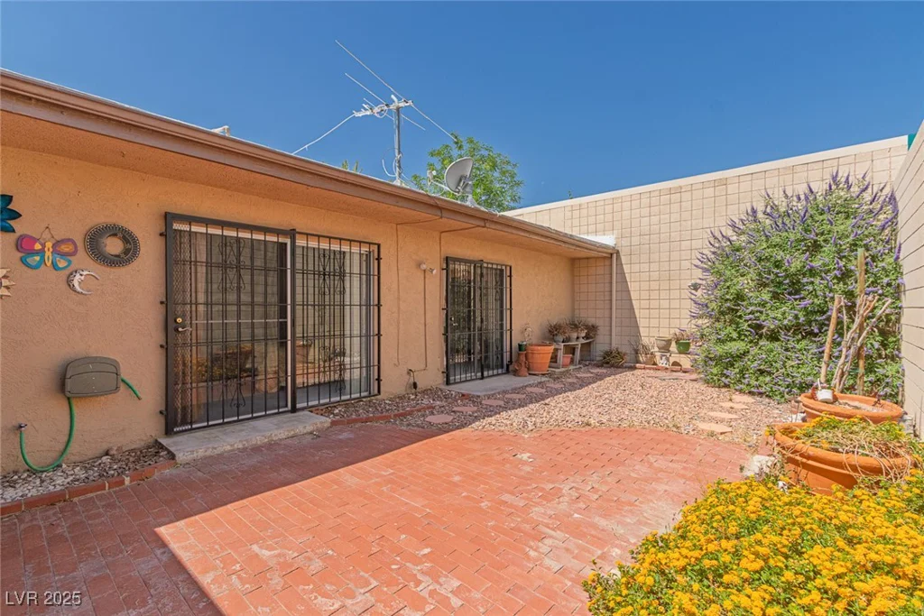 3815 Atlantis, Las Vegas, NV 89121