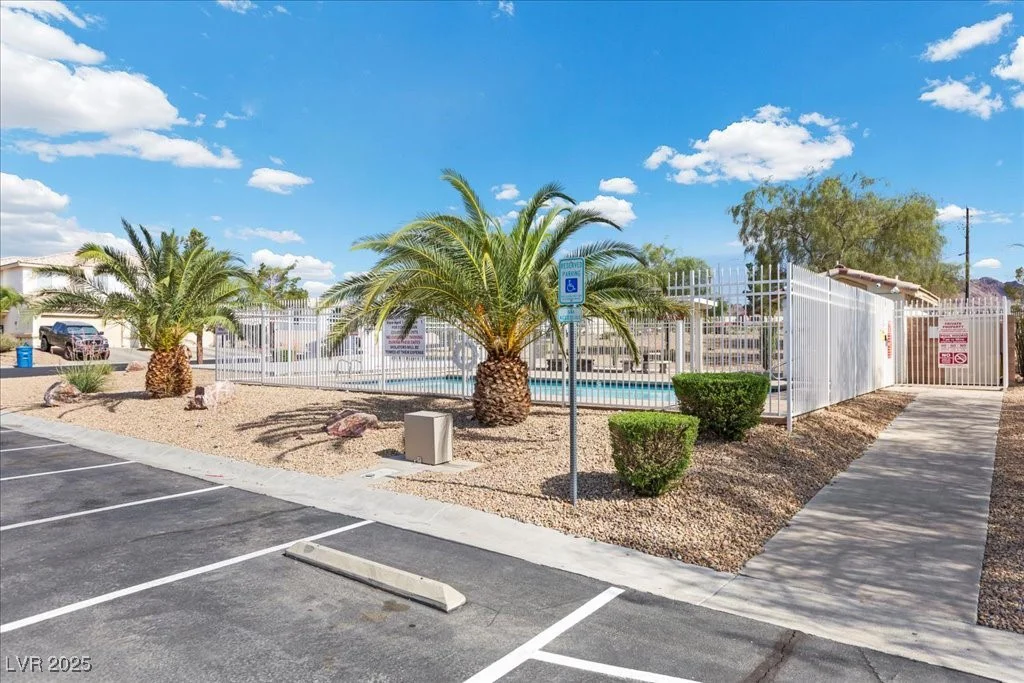 779 Peregrine Falcon, Henderson, NV 89015