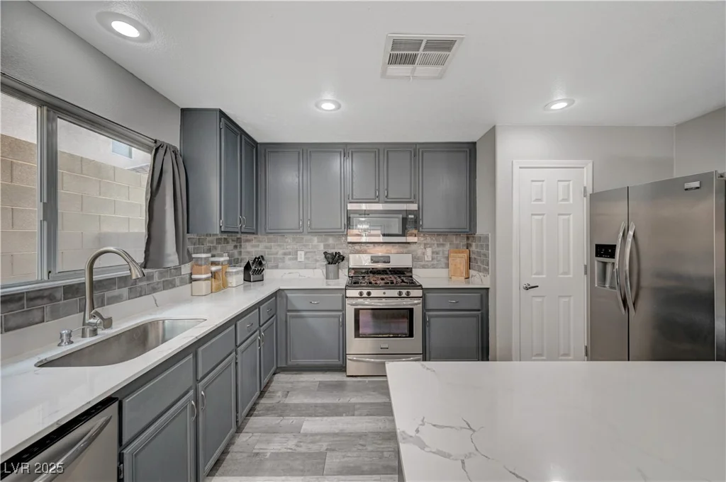 687 Porchtown, Las Vegas, NV 89183