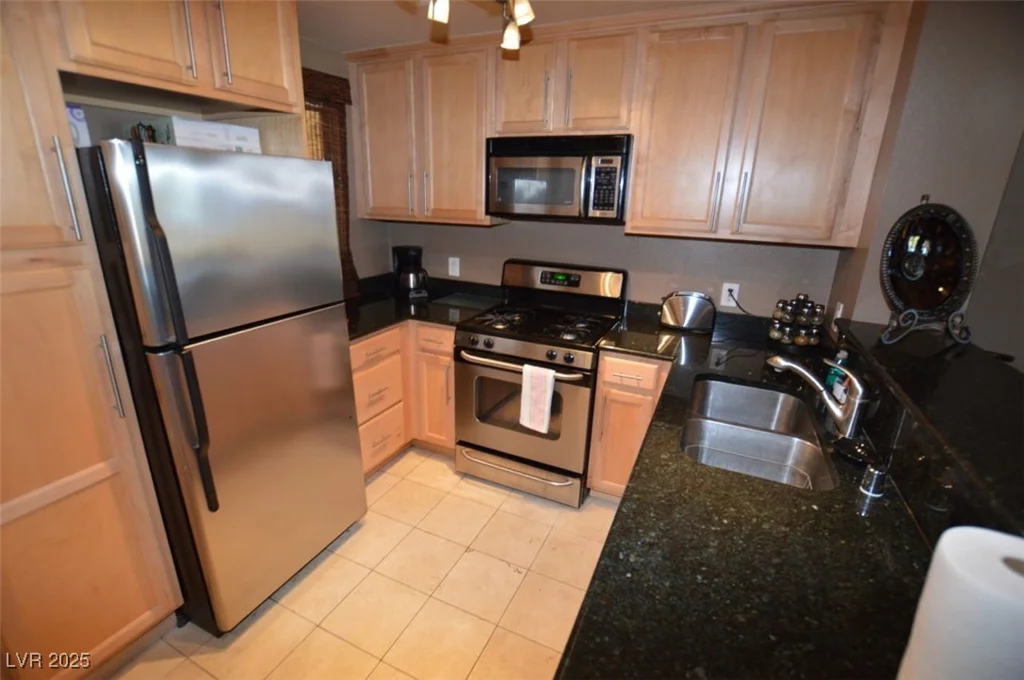 270 Flamingo, Las Vegas, NV 89169