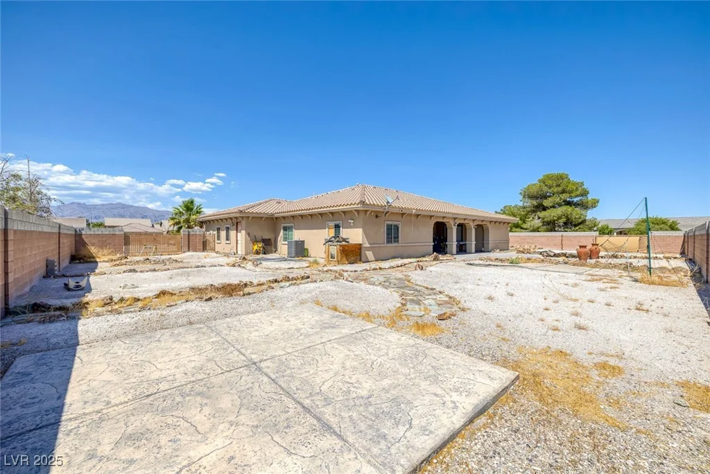 4011 Scott Russell, North Las Vegas, NV 89031