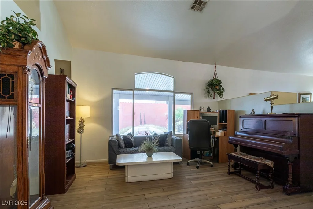 6242 Halehaven, Las Vegas, NV 89110