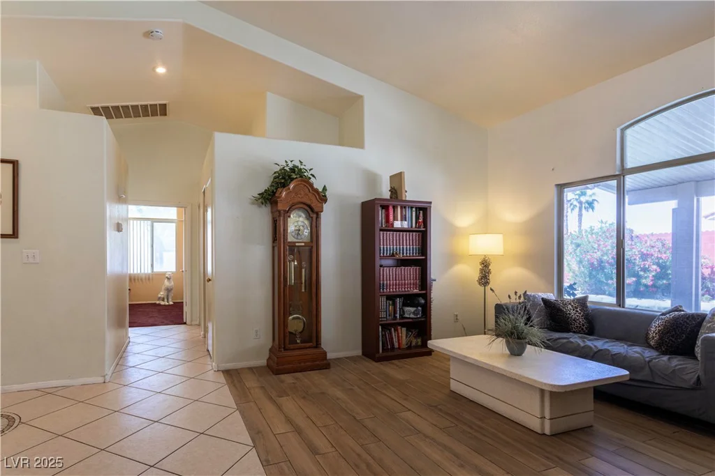 6242 Halehaven, Las Vegas, NV 89110