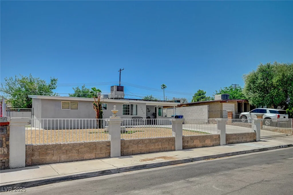1816 Silver Birch, Las Vegas, NV 89104