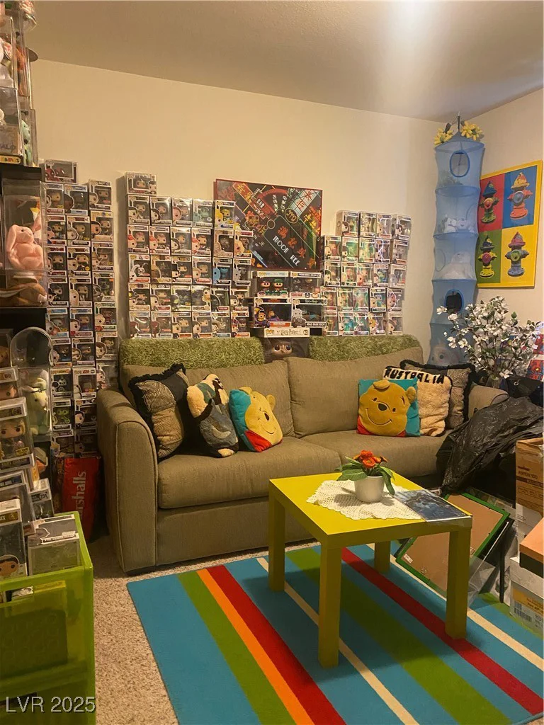 123 Gilliflower, Las Vegas, NV 89183