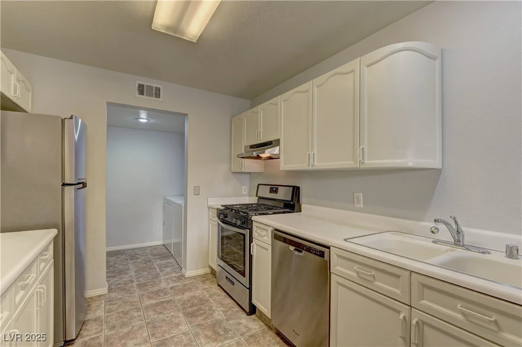 7968 Lisa Dawn, Las Vegas, NV 89147