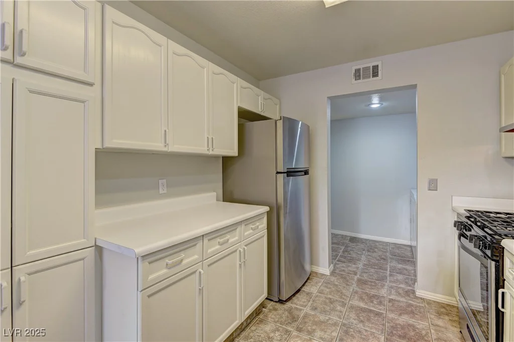 7968 Lisa Dawn, Las Vegas, NV 89147