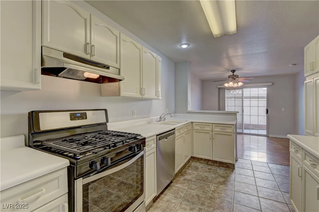 7968 Lisa Dawn, Las Vegas, NV 89147