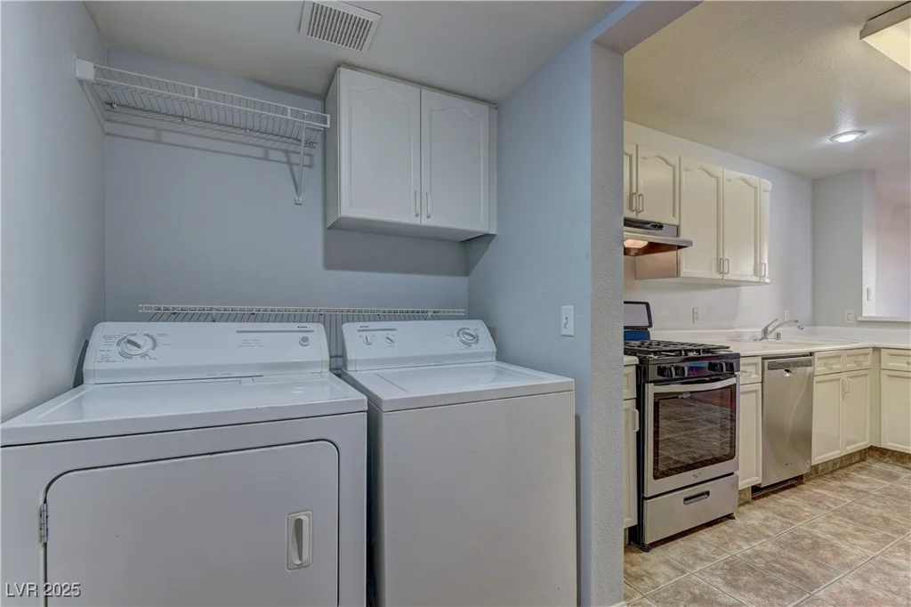 7968 Lisa Dawn, Las Vegas, NV 89147