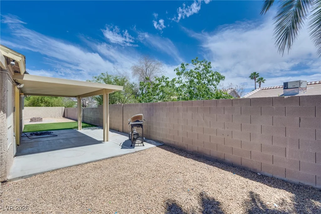 5116 Blue Onion, North Las Vegas, NV 89031