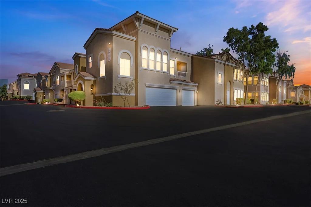 10001 Peace, Las Vegas, NV 89147