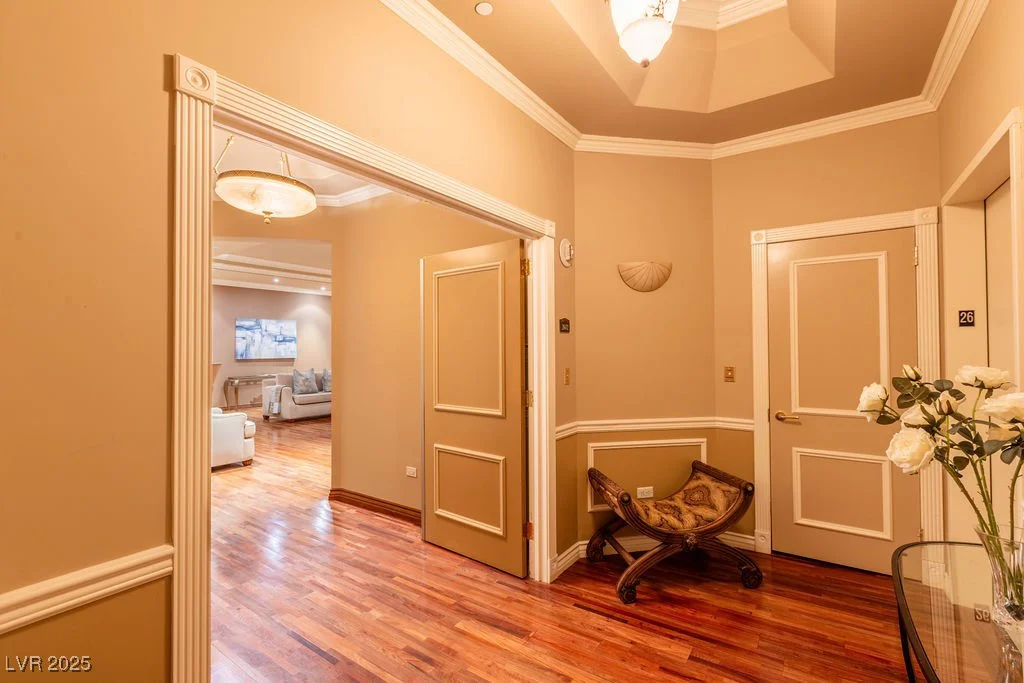 2877 Paradise, Las Vegas, NV 89109
