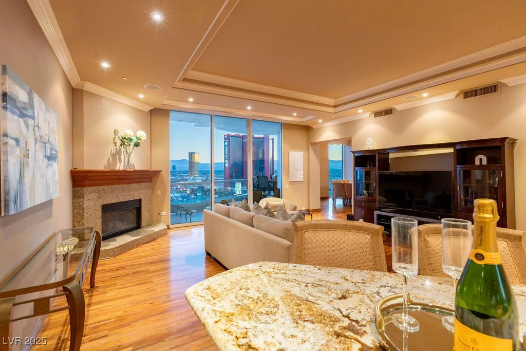 2877 Paradise, Las Vegas, NV 89109