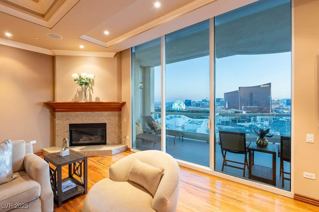 2877 Paradise, Las Vegas, NV 89109