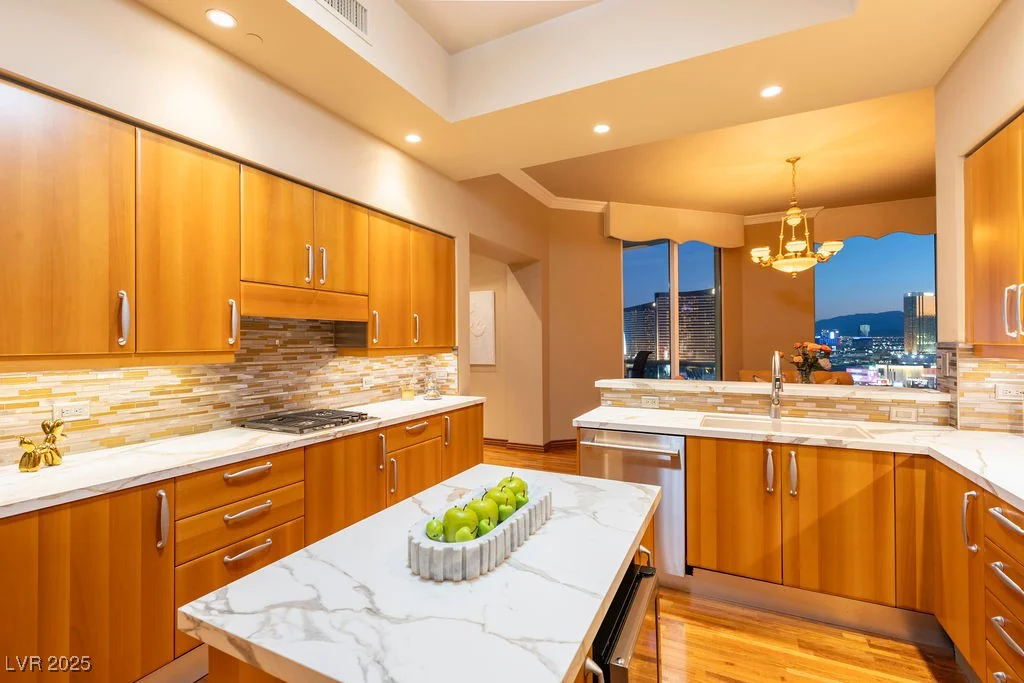2877 Paradise, Las Vegas, NV 89109